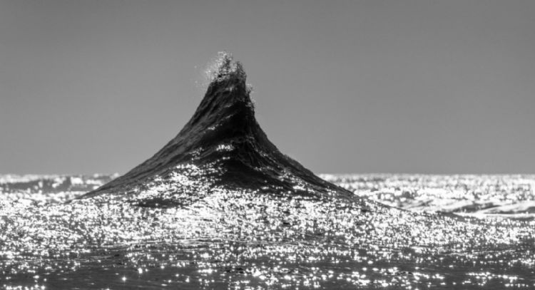 Descubren olas oceánicas tridimensionales con alturas extremas