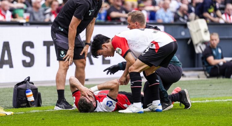 Feyenoord revela el tiempo de recuperación de Santiago Giménez tras lesionarse