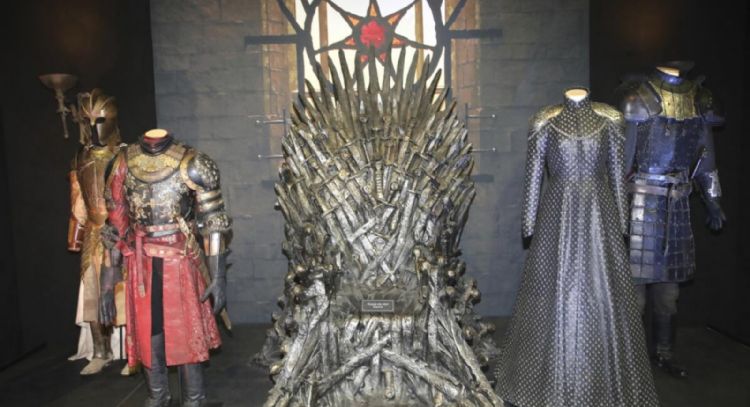 Cientos de objetos de “Game of Thrones” serán subastados, incluyendo la espada de Jon Snow