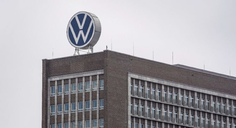 VW desea cancelar una promesa de no despedir empleados, y no descarta cerrar plantas en Alemania