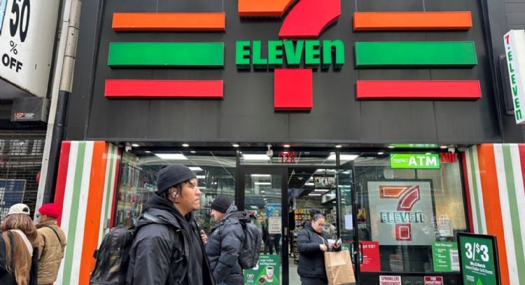 Operador japonés de la cadena de tiendas 7-Eleven rechaza la oferta de adquisición de Couche-Tard
