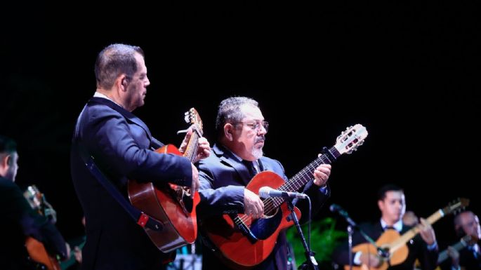 Celebran Américo y María 25 aniversario de la rondalla del hospital de Victoria