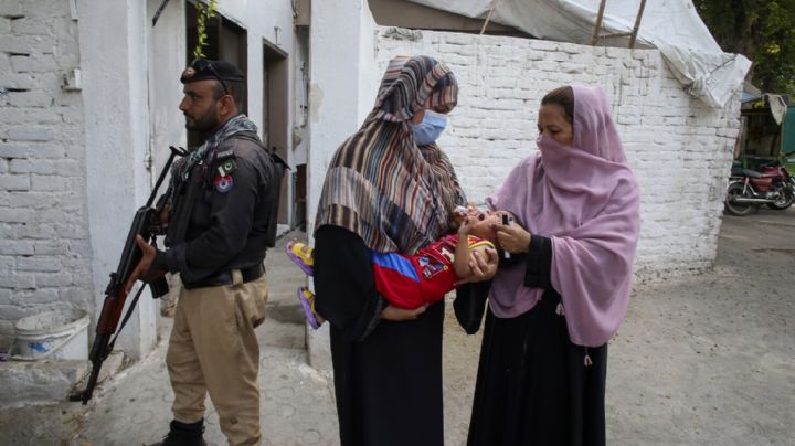 Nueve heridos en ataque a escoltas de la campaña contra la polio en Pakistán