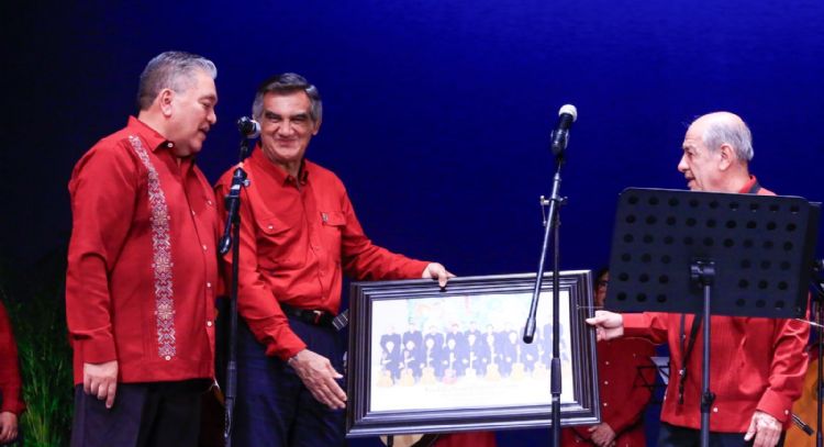 Celebran Américo y María 25 aniversario de la rondalla del hospital de Victoria