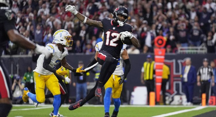Texans interceptan 4 pases de Herbert y vencen 32-12 a Chargers en ronda de comodines