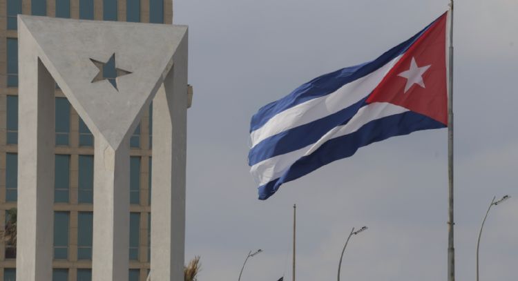 EU permite que México envíe petróleo a Cuba pese al amago de Trump: CBS