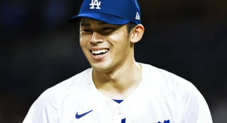 Dodgers de Los Ángeles fichan a la estrella japonesa Roki Sasaki
