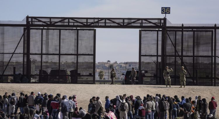 Las organizaciones promigrantes esperan con zozobra la mano dura de Trump (Video)