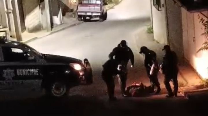 Graban golpiza de policías de Tlatetela, Veracruz, a un ciudadano (Video)