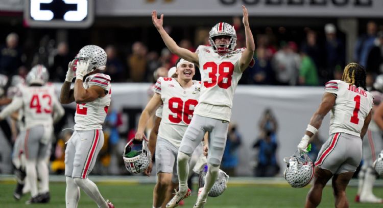 Ohio State gana primer título nacional desde 2014 al superar 34-23 a Notre Dame