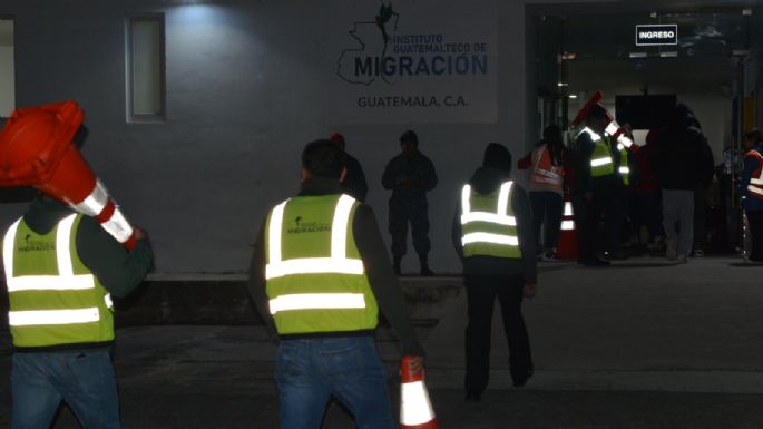 Al menos 80 migrantes aterrizan en Guatemala tras ser expulsados de EU