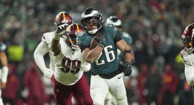 Eagles avanzan al Super Bowl al aplastar 55-23 a Commanders