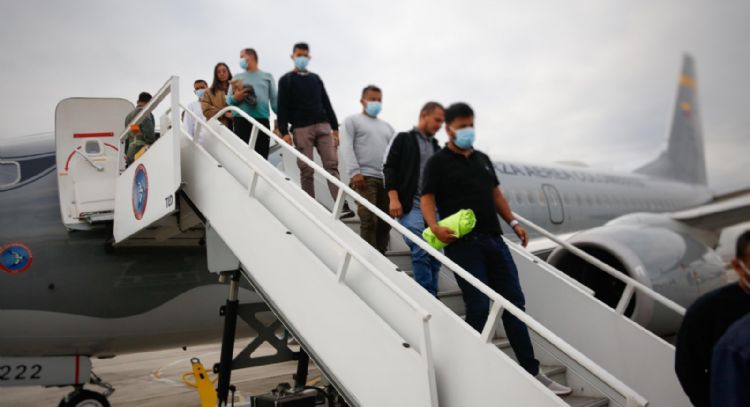 Aterriza en Chiapas avión con 121 mexicanos deportados de EU