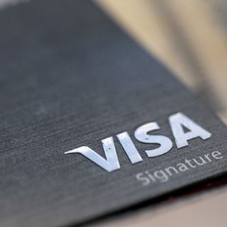 Morena busca prohibir cobro de plástico de instituciones bancarías en caso de robo y extorsión