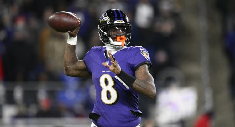 Ravens venció 35-10 a Cleveland; Lamar Jackson superó las 4 mil yardas por pase