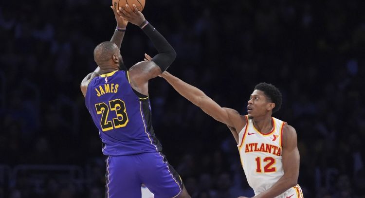 LeBron James rompe el récord de Michael Jordan de 30 puntos en partidos