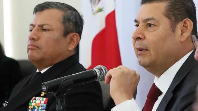 Gobernador de Puebla inaugura sección en sus conferencias para exhibir “fake news”