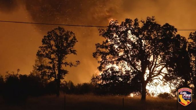 Ascienden a más de 80 mil los evacuados en Los Ángeles por incendios que avanzan sin control