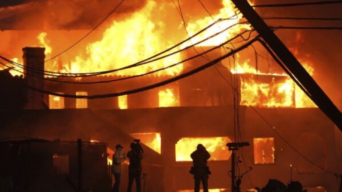 Declaran incendio en Hollywood Hills y otros fuegos arden sin control en la zona de Los Ángeles