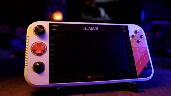 Atari presenta en CES 2025 su nueva consola portátil Gamestation Go (Video)