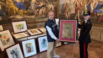 Incautan 21 obras falsificadas de Salvador Dalí tras apertura de muestra en Parma, Italia