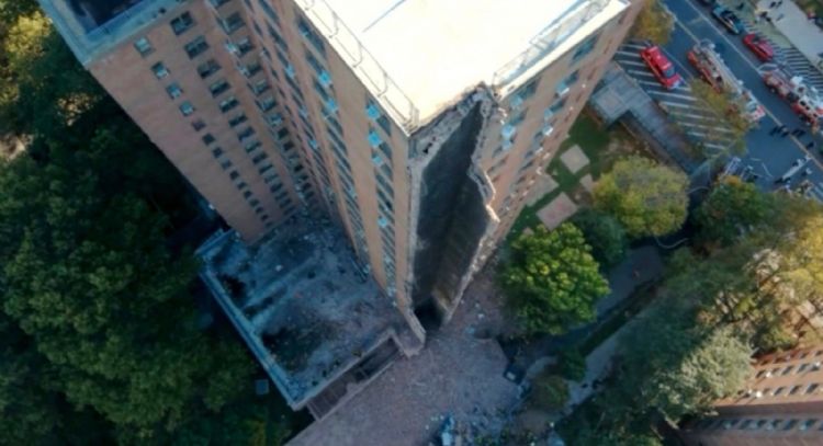 Se derrumba parte de un edificio de departamentos en Nueva York