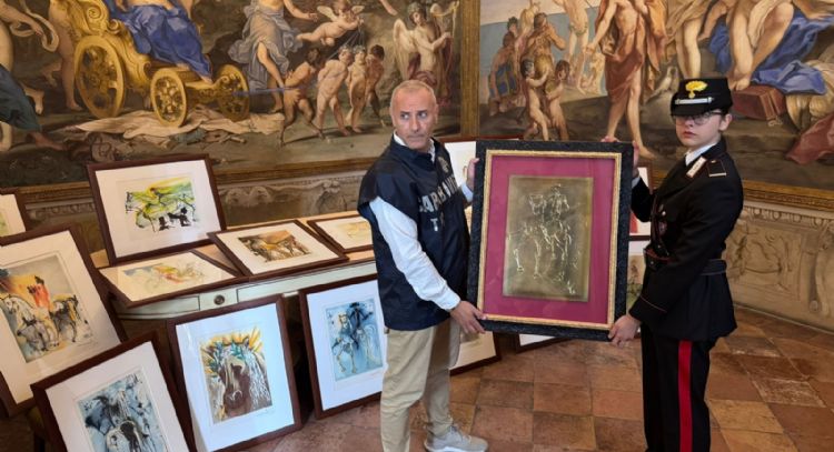 Incautan 21 obras falsificadas de Salvador Dalí tras apertura de muestra en Parma, Italia