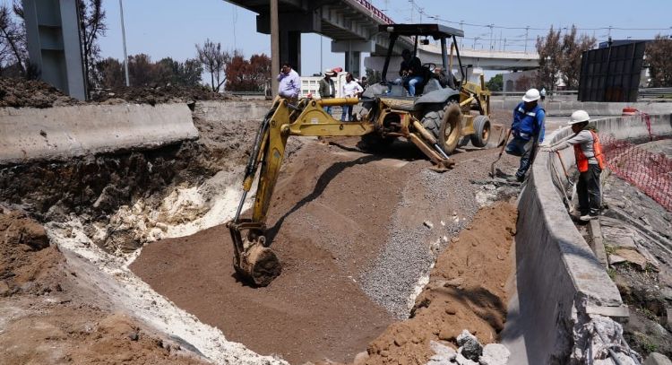 Reparan “grieta geológica” que se formó en el Puente de la Concordia en Iztapalapa
