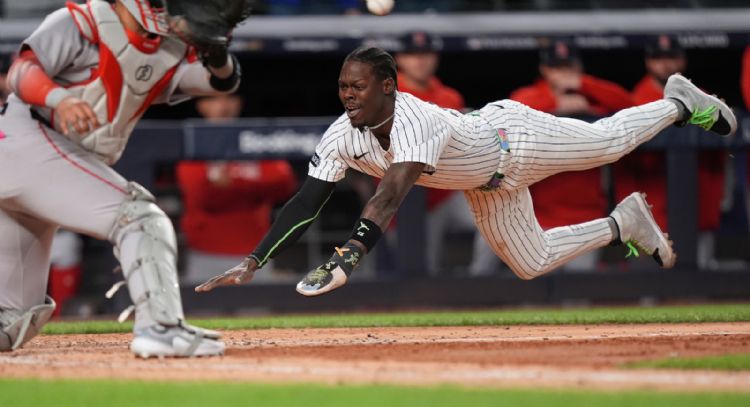 Los Yankees obligan un tercer juego ante Boston gracias a las piernas y guante de Chisholm