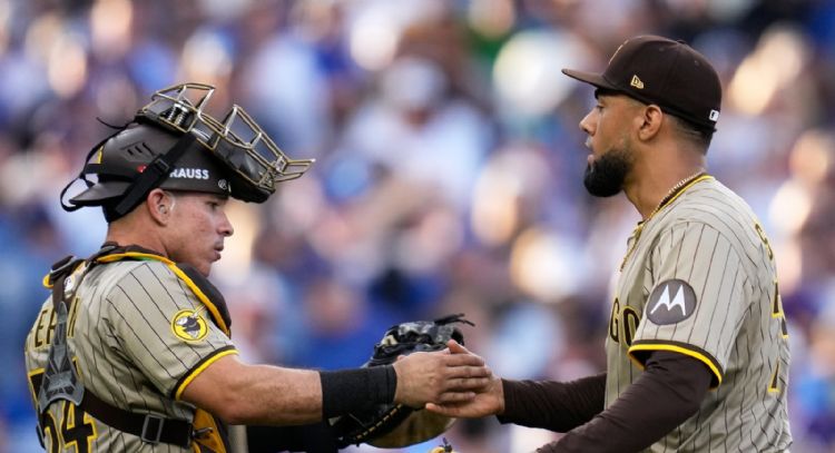 El bullpen de San Diego amansa a los Cachorros, con Miller lanzando fuego