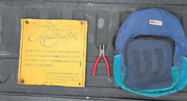 Detienen a hombre por intentar robar placa de monumento a Agustín Lara en Monterrey