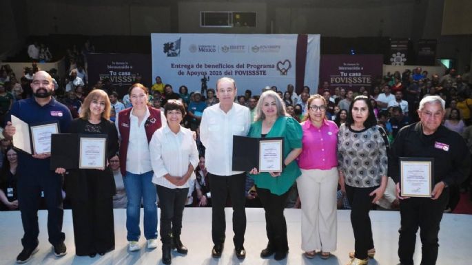 Gobernador Durazo y Sedatu garantizan certeza jurídica a familias con entrega de 300 escrituras del Fovissste