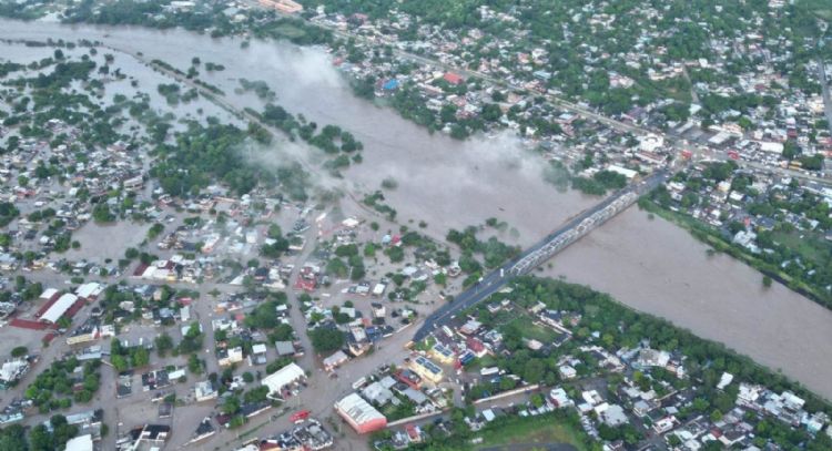 Ya son 4 muertos por lluvias en Veracruz; buscan crear un puente aéreo a zonas incomunicadas