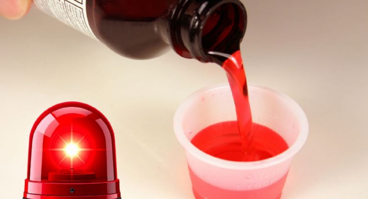 Jarabe contaminado causa la muerte de 17 niños; arrestan al dueño de farmacéutica