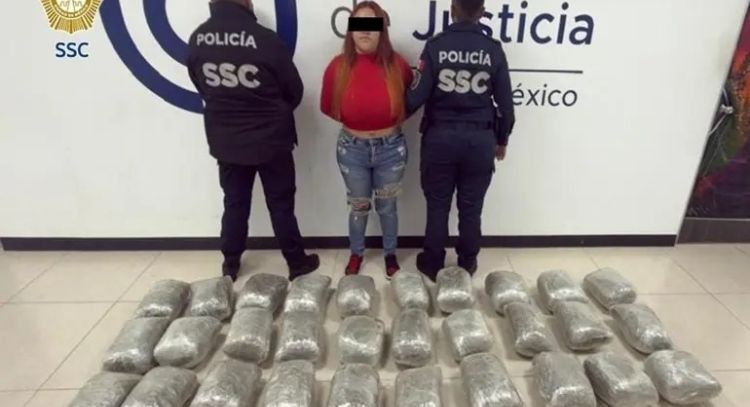 Detienen a mujer en posesión de subametralladora y 30 kilos de marihuana en la Morelos