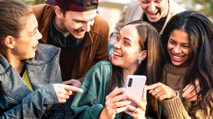 Gen Z y Gen X en el trabajo: del “regaño” al coaching, qué cambió