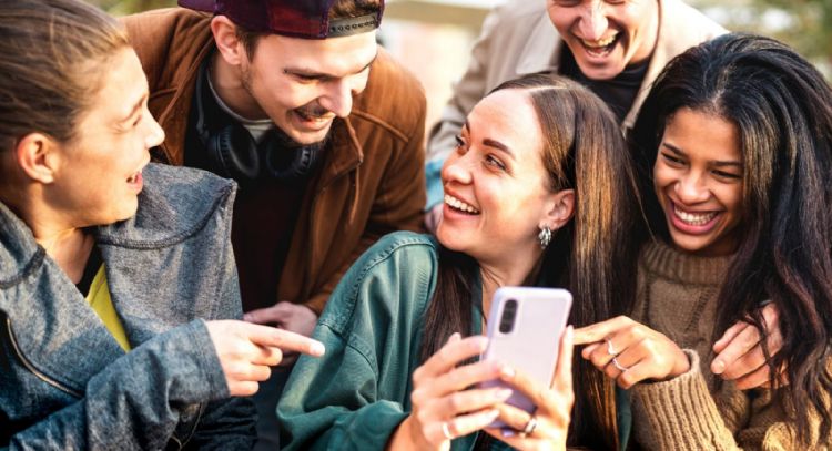 Gen Z y Gen X en el trabajo: del “regaño” al coaching, qué cambió