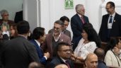 Foto ilustrativa de la nota titulada: Exhiben en redes imágenes de Sergio Mayer aparentemente dormido en el informe de Brugada