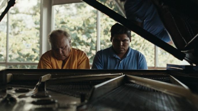 Documental sobre el pianista estadunidense Romayne y su ahijado rarámuri, también músico, Romeyno