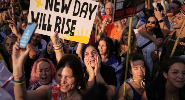 Rehenes vivos y prisioneros palestinos son liberados como parte del alto el fuego en Gaza