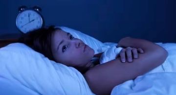 ¿Dormir mal engorda? Esto dicen la UNAM, la OMS y la Clínica Mayo