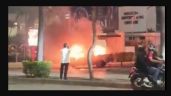 Foto ilustrativa de la nota titulada: Explota camioneta en Guayaquil; muere hombre que grababa el accidente