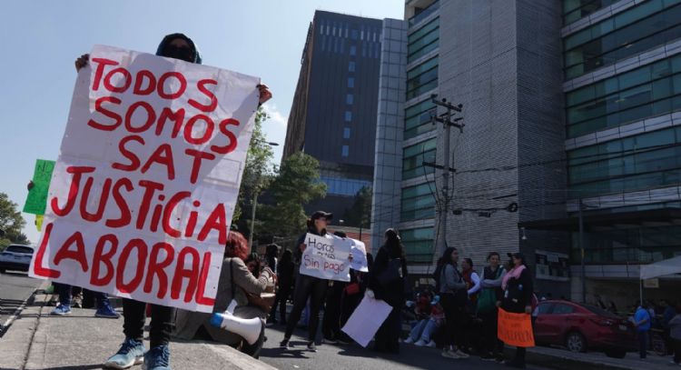Por segundo día consecutivo, empleados del SAT exigen con bloqueos mejoras salariales