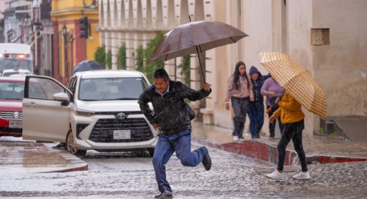 Entra ahora la onda tropical 38; lluvias intensas pegarán el jueves a los siguientes estados
