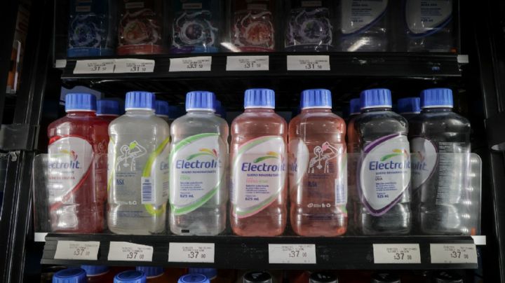 Electrolit, el “suero” que endulza 3.7 veces más de lo recomendado y esquiva impuestos millonarios