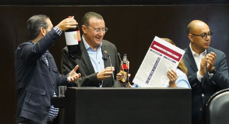 Diputados de la 4T suben impuestos a refrescos, cigarros, videojuegos y sorteos