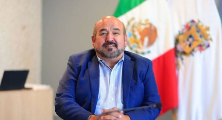 Con evasión e ironía, panista responde a reporteras por daños en Congreso de Guanajuato