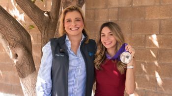 Gobernadora de Chihuaha reconoce a la marchista Alegna González como un ejemplo