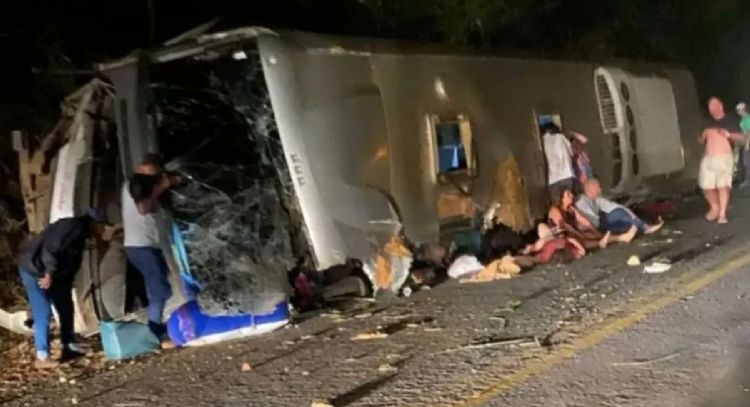 Choque de autobús en el noreste de Brasil deja 15 muertos