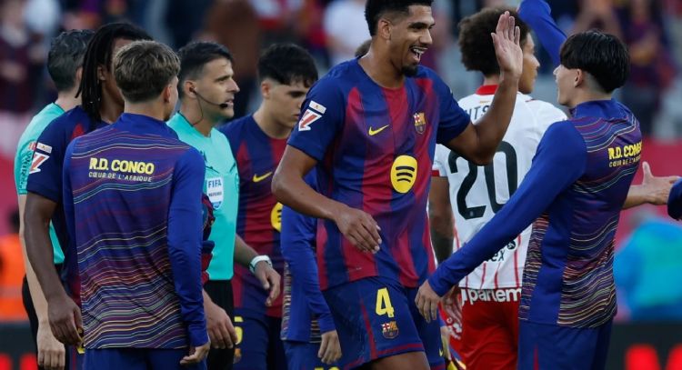 Barcelona vence 2-1 al Girona en el descuento y Hansi Flick fue expulsado